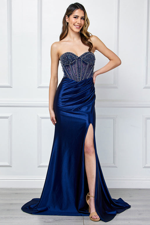 Vestido en Corte Sirena con Abertura en la Pierna Escote Semitransparente Bordado. Colores Gold y Navy