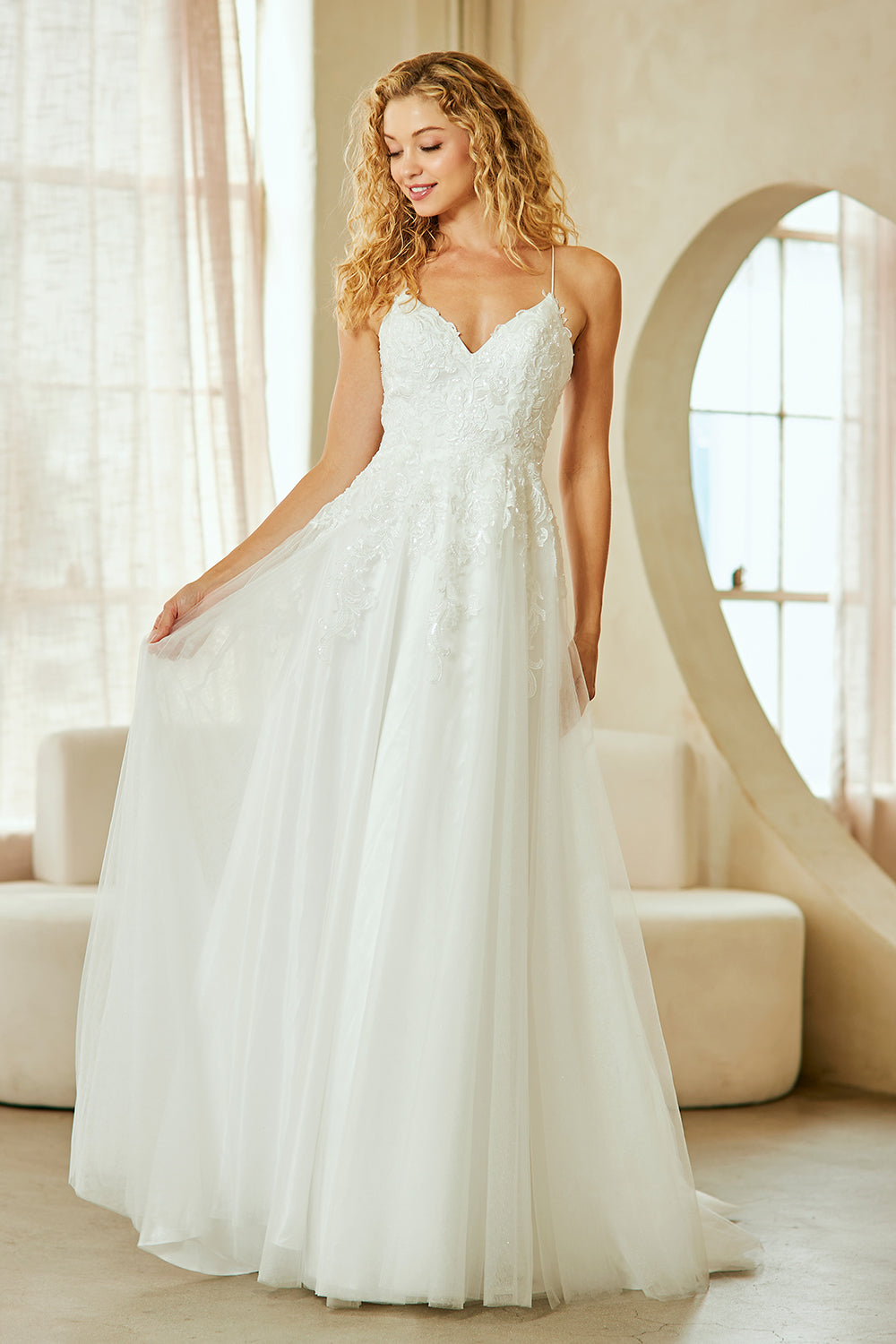 Vestido de Novia en Línea A de Tul con Forro y detalles de Encaje brilloso Color White