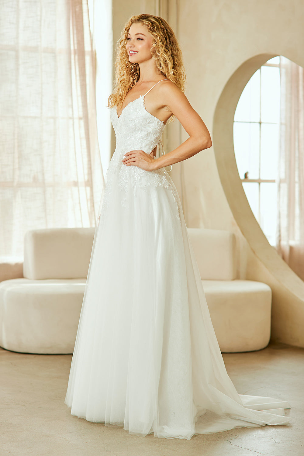 Vestido de Novia en Línea A de Tul con Forro y detalles de Encaje brilloso Color White