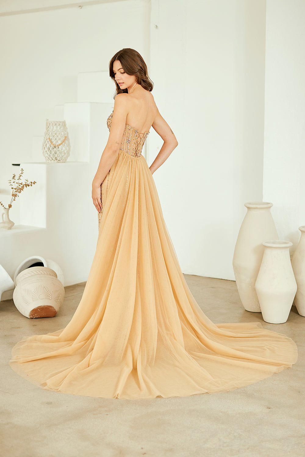 Vestido Corte Sirena y Cauda Larga de Tul Desmontable Color Champagne
