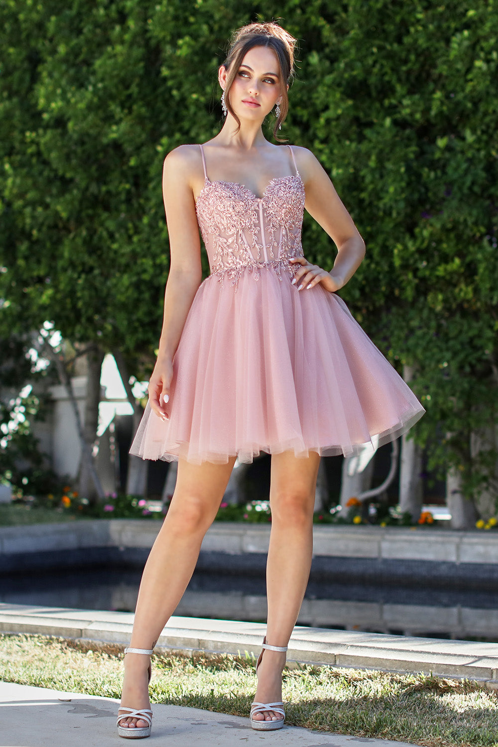 Vestido Corto de tul con Adornos en Encaje (Varios Colores)