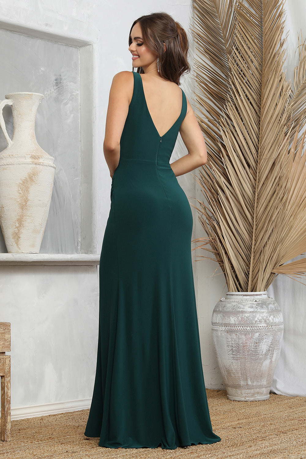 Vestido Sencillo con Abetura en la Pierna y con Tirantes anchos.