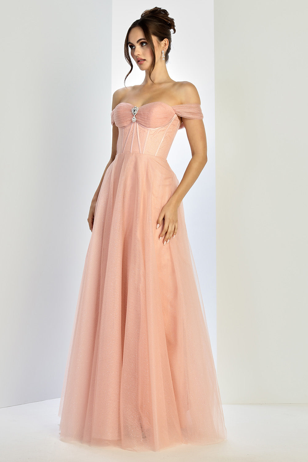 Vestido en A de Tul con Brillos, al Hombro con Aplicacion en Cristales en el Escote (Varios Colores)