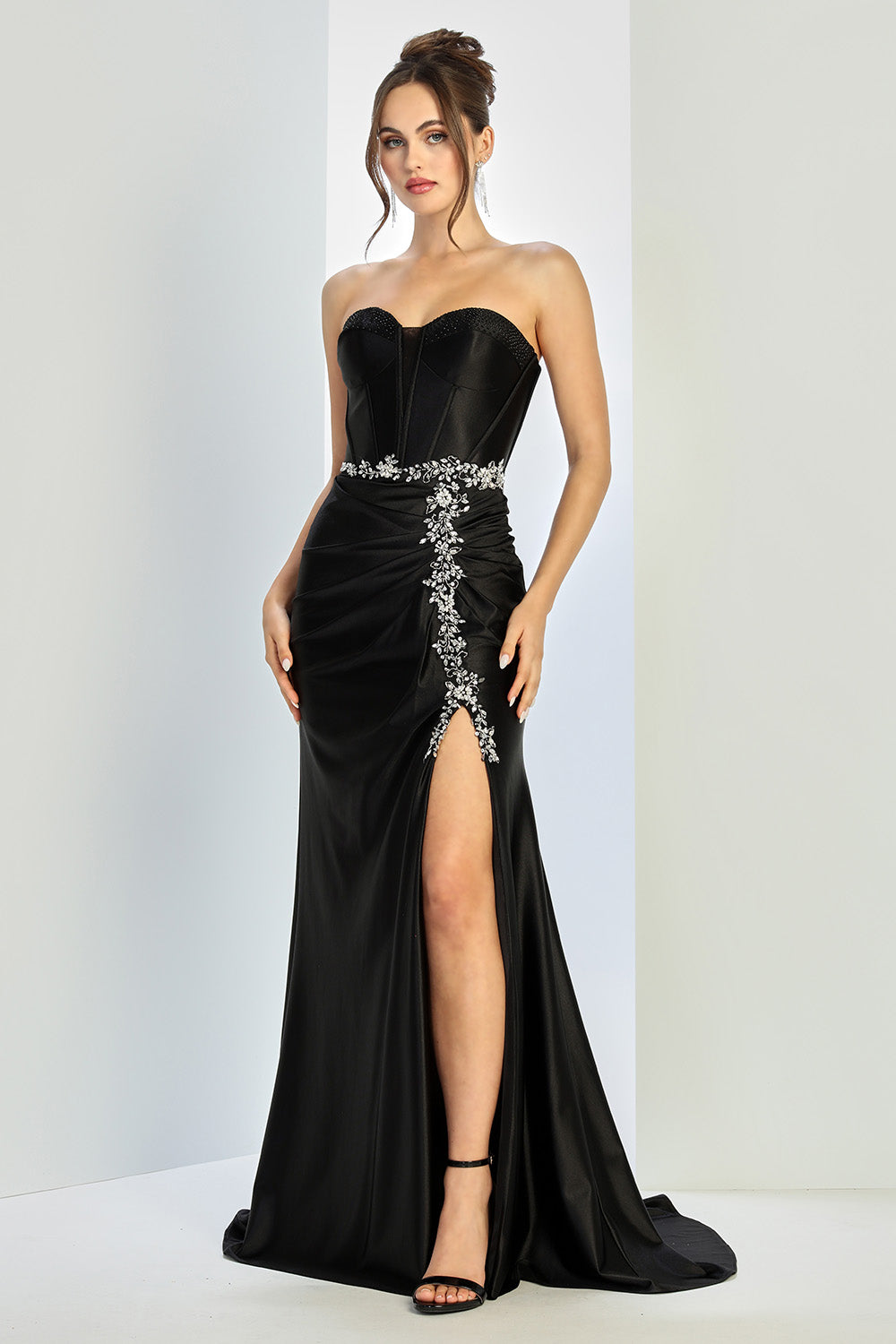 Vestido de Satén con Abertura en la pierna y con Decoraciones de Cristal (Varios Colores)