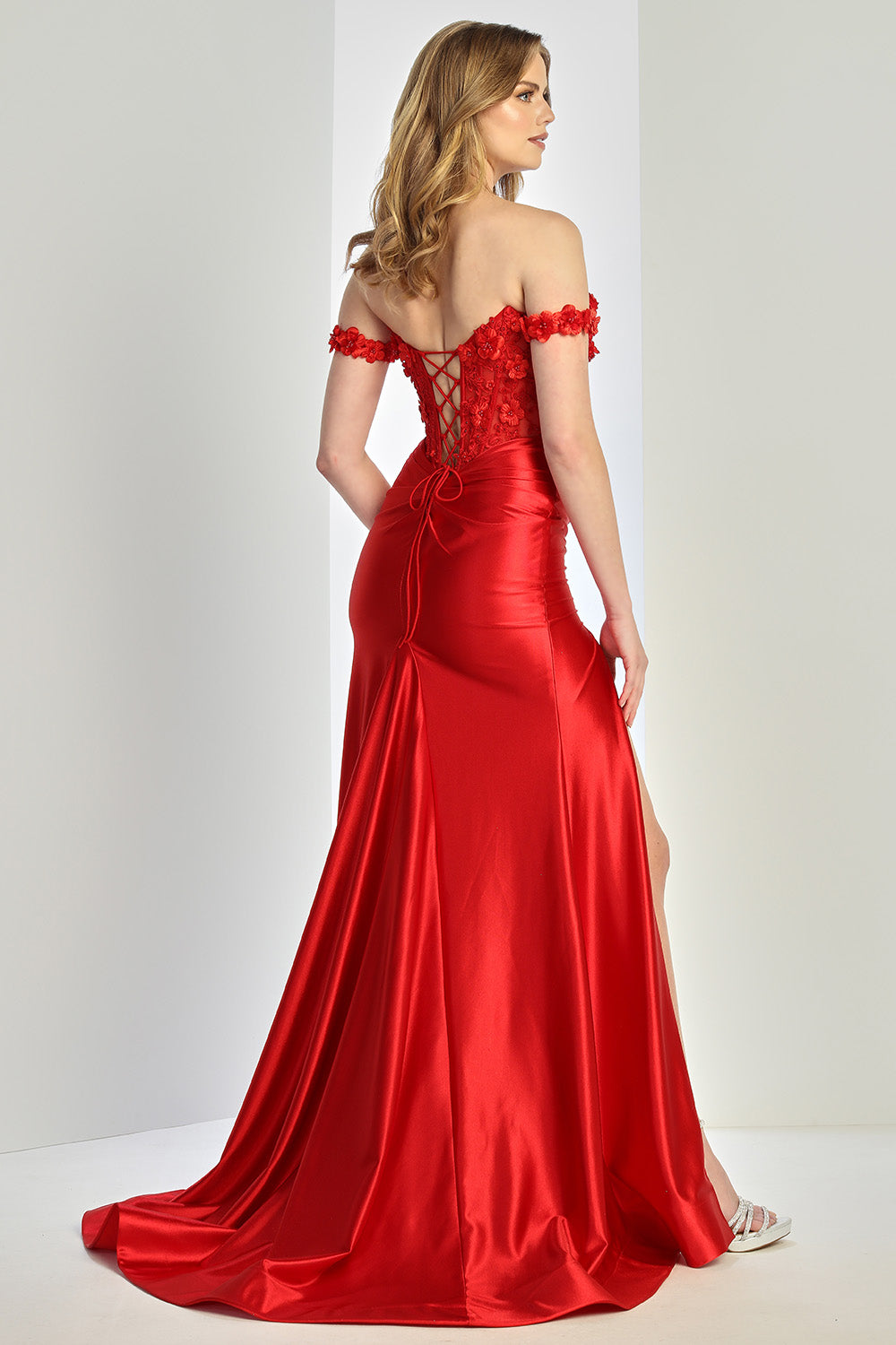 Vestido de Satén Corte Sirena con Abertura y decoraciones de Encaje (Varios Colores)