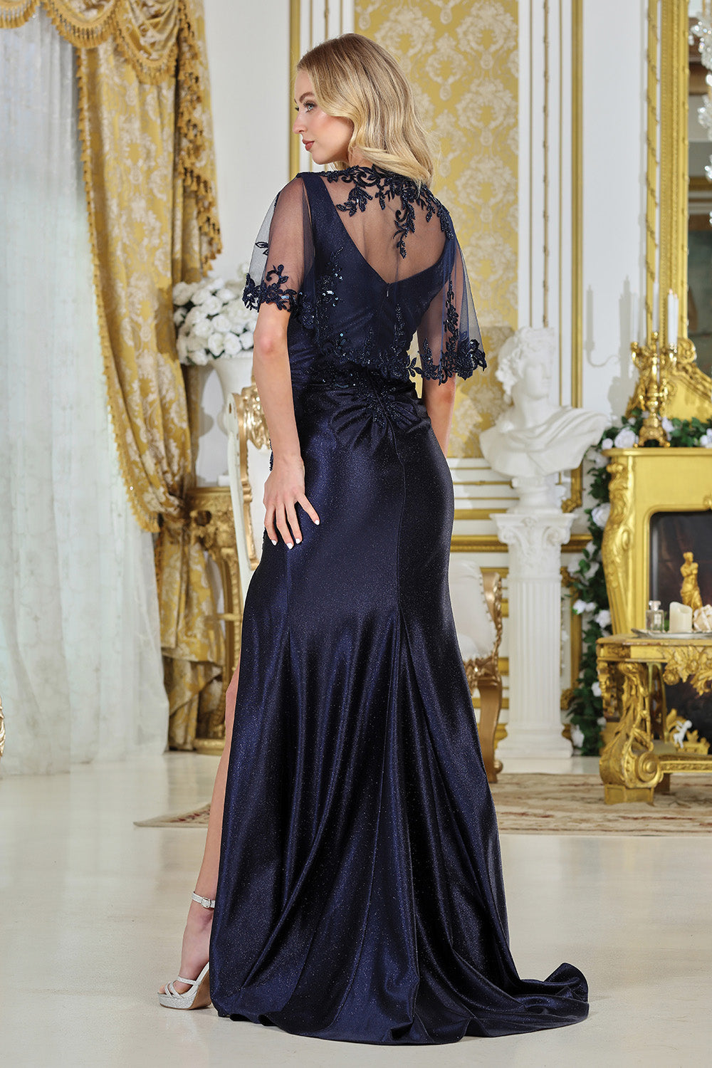 Vestido en línea recta con Abertura en la pierna y mangas de tul con encaje simulando capa (Dos Colores)