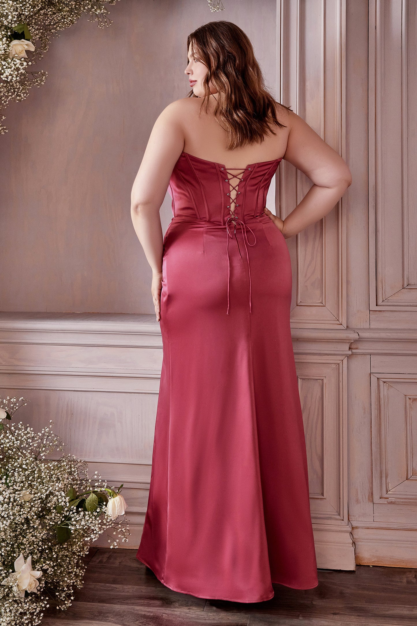 Vestido con Corsé de Satín y Hombros Descubiertos. (Curvy) (Varios Colores)
