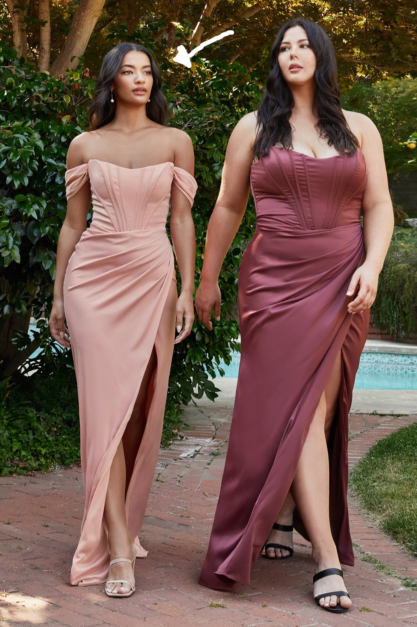 Vestido con Corsé de Satín y Hombros Descubiertos. (Curvy) (Varios Colores)