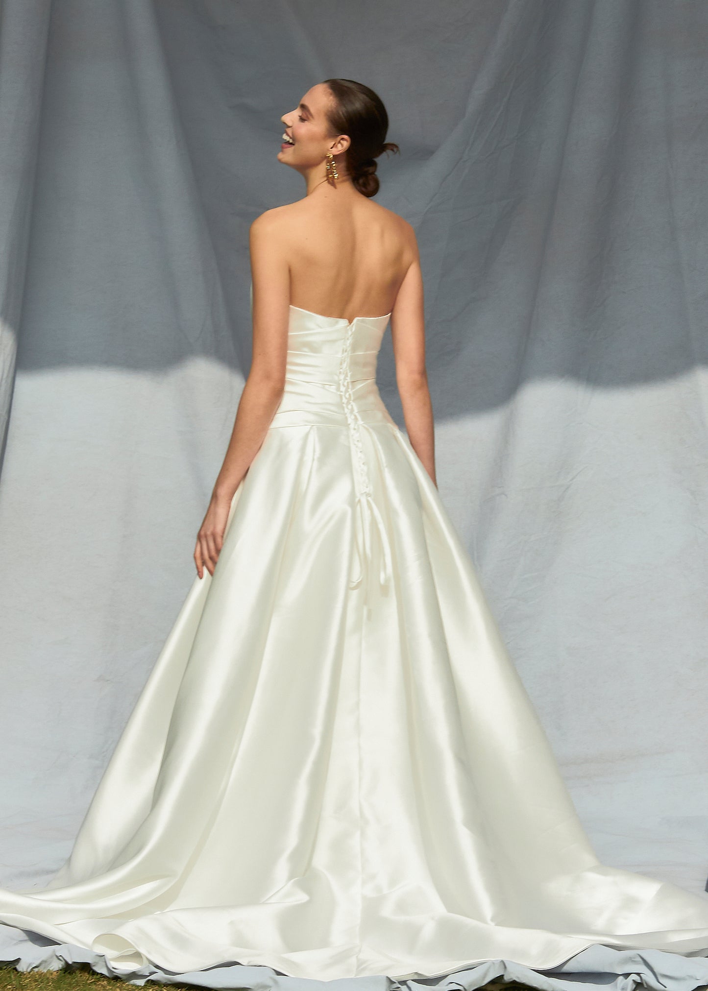 Vestido de Novia con Escote de Corazón con Detalle de Cintura con Pliegues, Color Off White