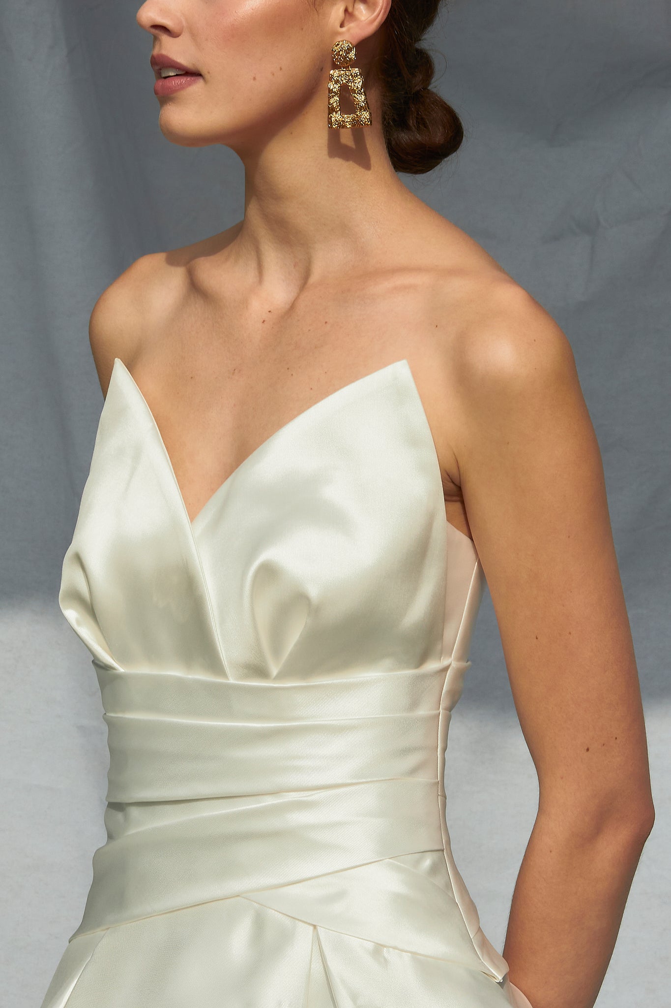 Vestido de Novia con Escote de Corazón con Detalle de Cintura con Pliegues, Color Off White