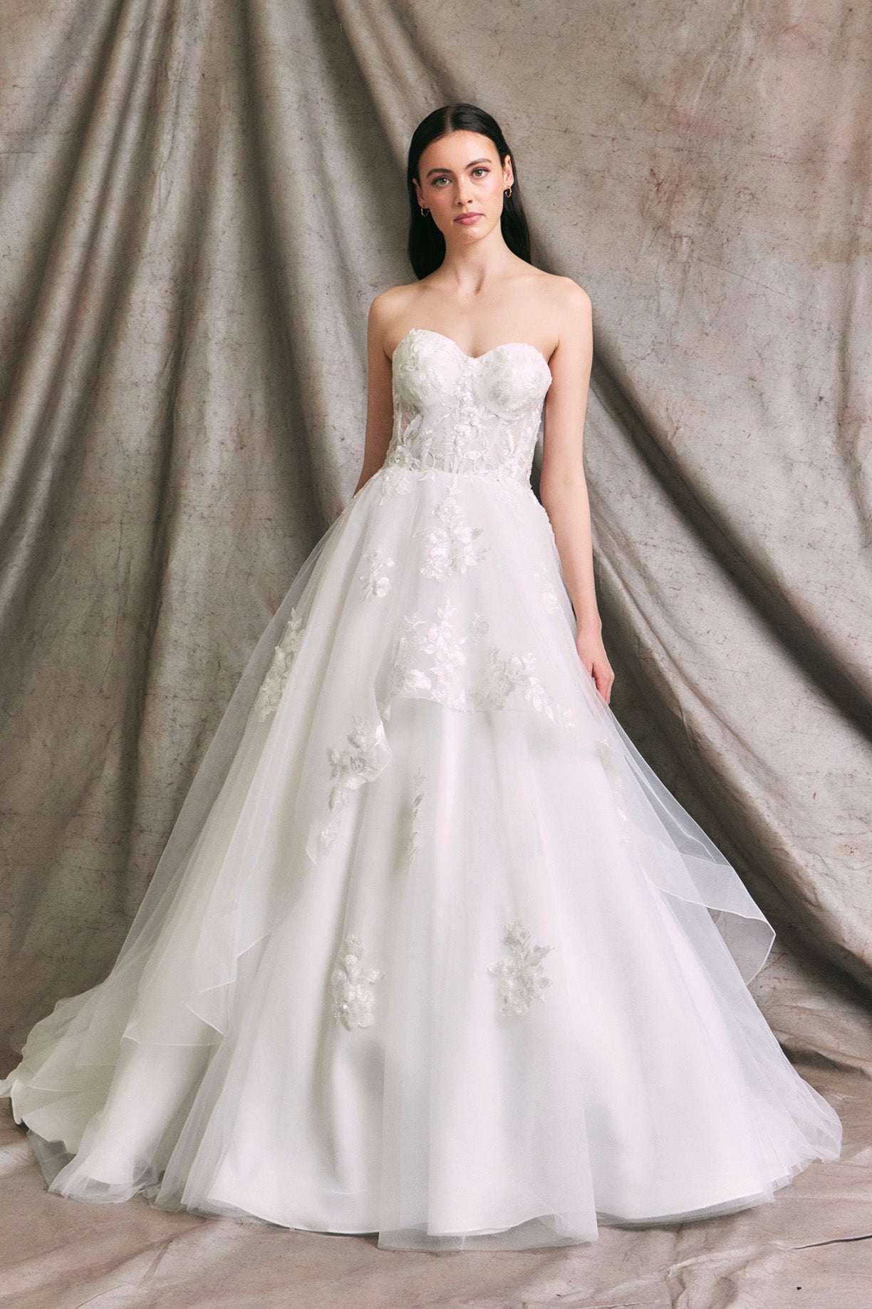 Vestido de Novia en Línea A Escote Corazón con Cordones en la Espalda.