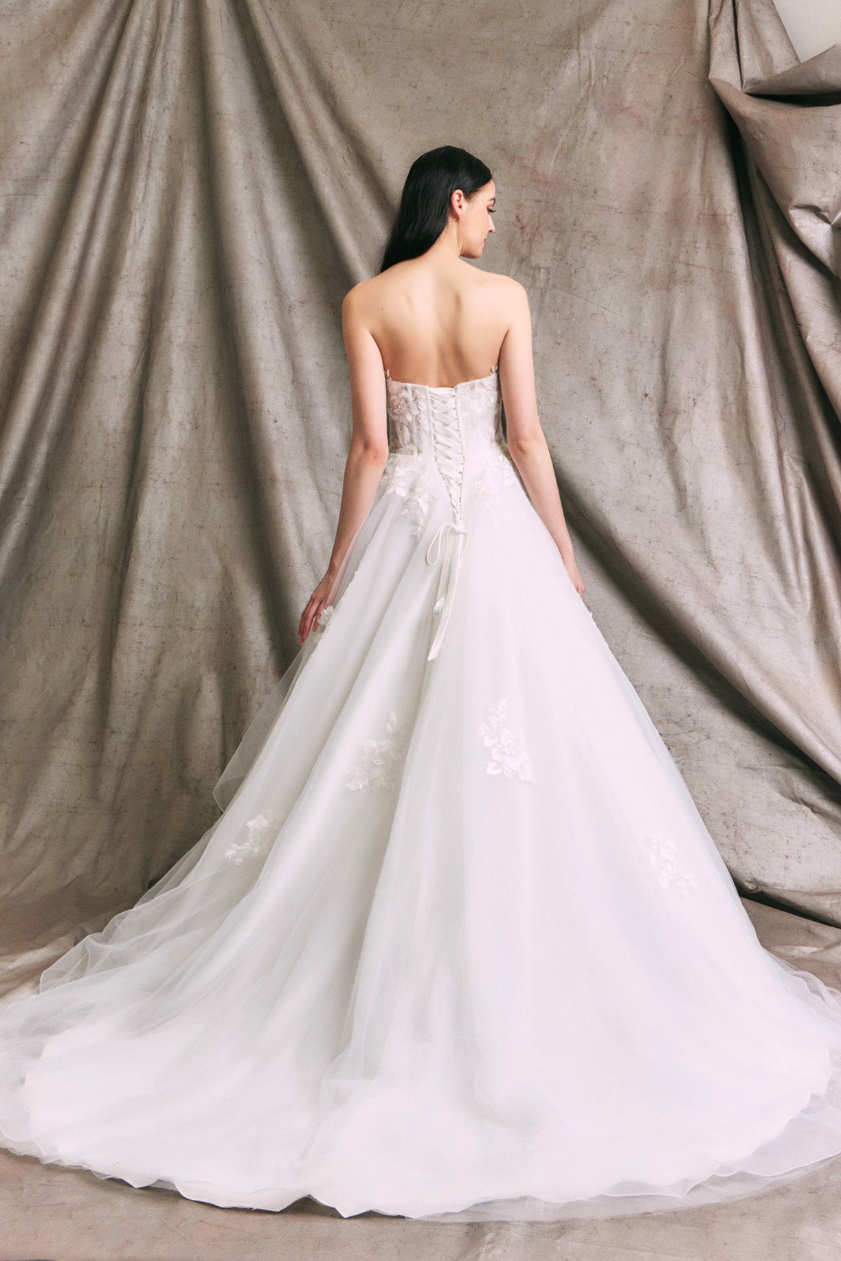 Vestido de Novia en Línea A Escote Corazón con Cordones en la Espalda.