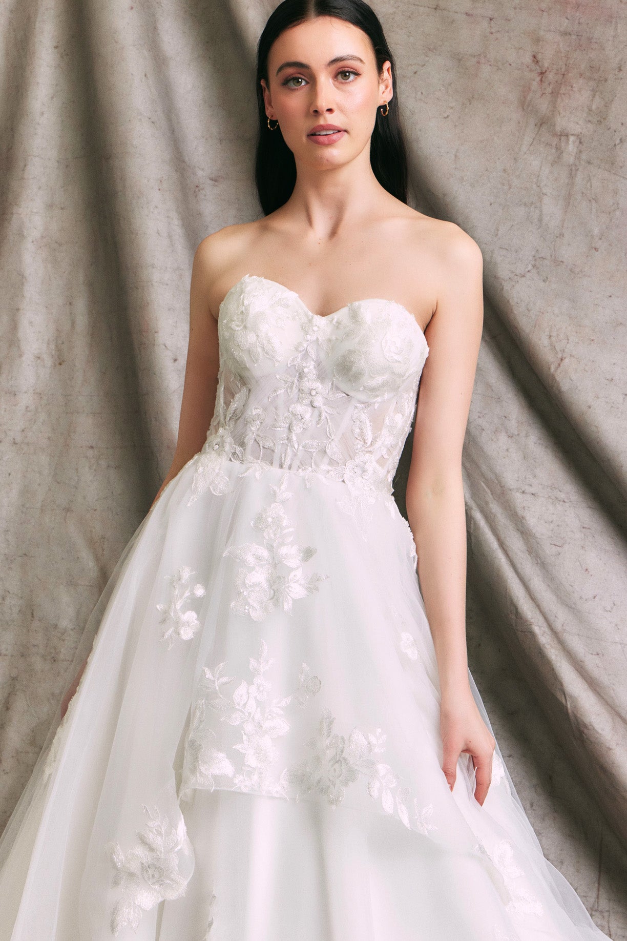 Vestido de Novia en Línea A Escote Corazón con Cordones en la Espalda.