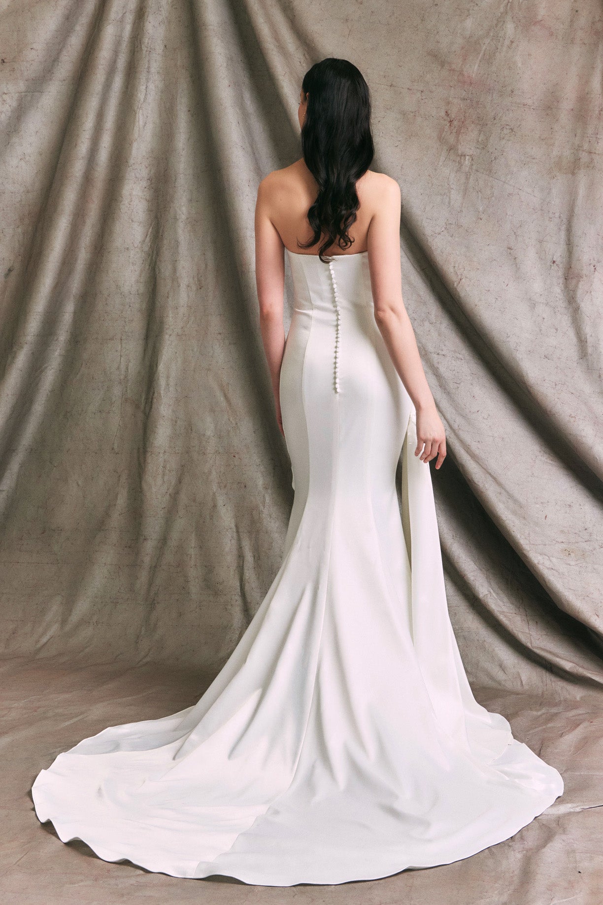 Vestido sin Tirantes con Escote Corazón Corte Sirena.