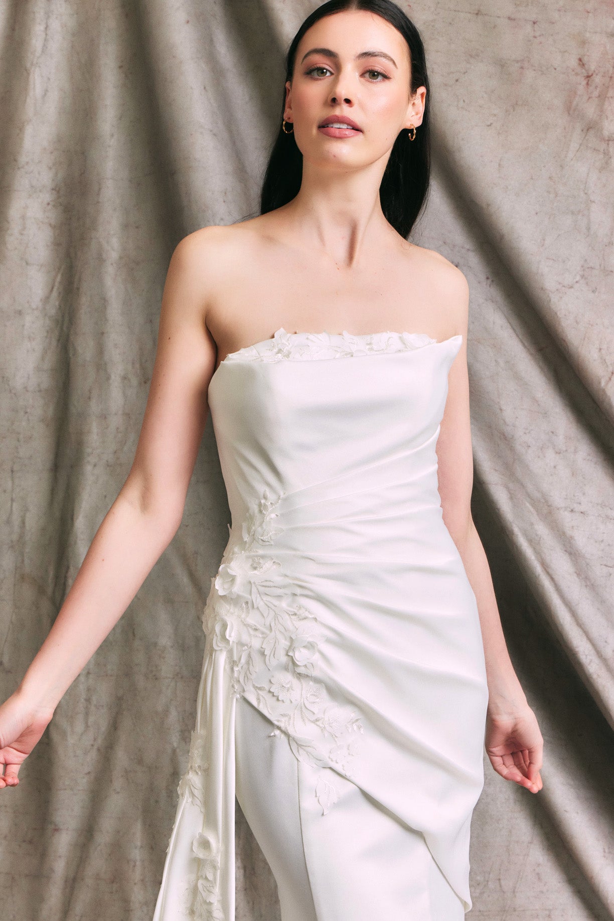 Vestido sin Tirantes con Escote Corazón Corte Sirena.