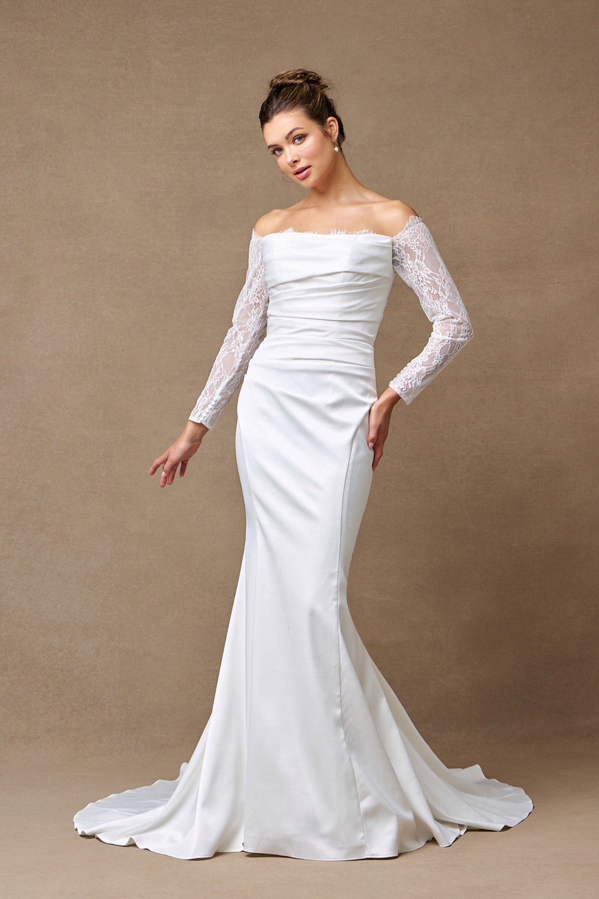 Vestido de Novia Manga Larga , Hombros Desconetados y Falda Desmontable.