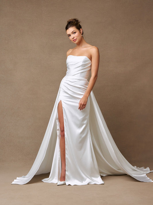 Vestido de Novia Corte Sirena con Abertura Sin Tirantes.