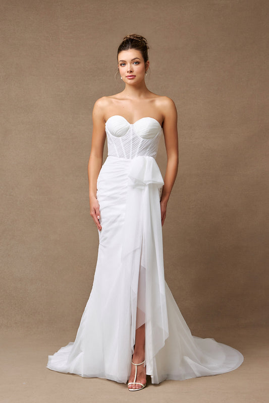 Vestido de Novia Sin Tirantes Escote Corazón y Con Abertura.