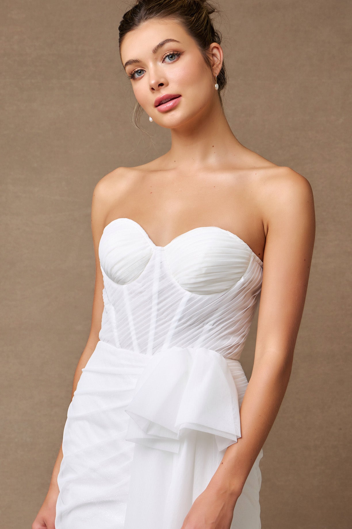 Vestido de Novia Sin Tirantes Escote Corazón y Con Abertura.