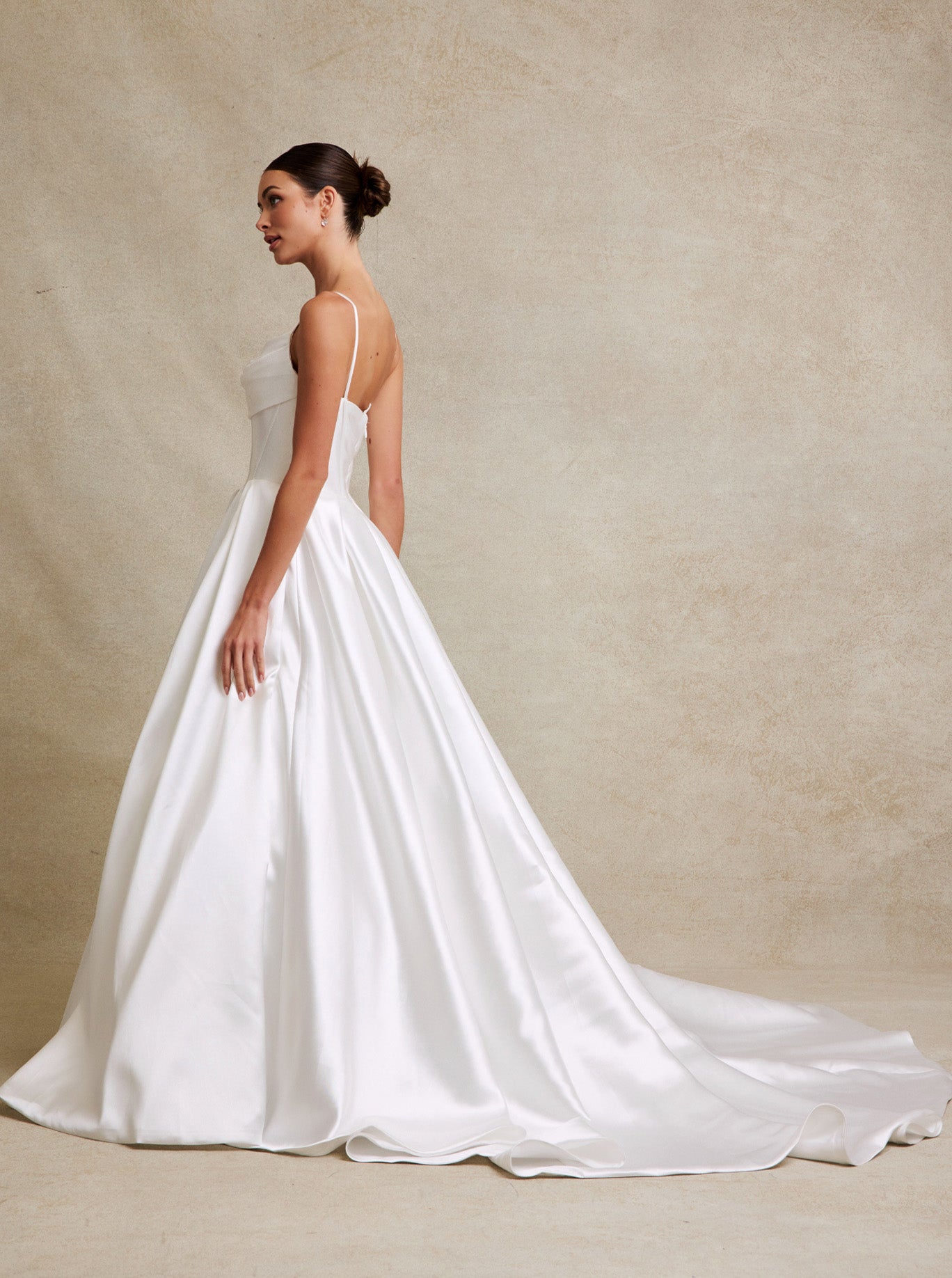 Vestido de Novia de Satén Corte A con Tirantes Color Off White