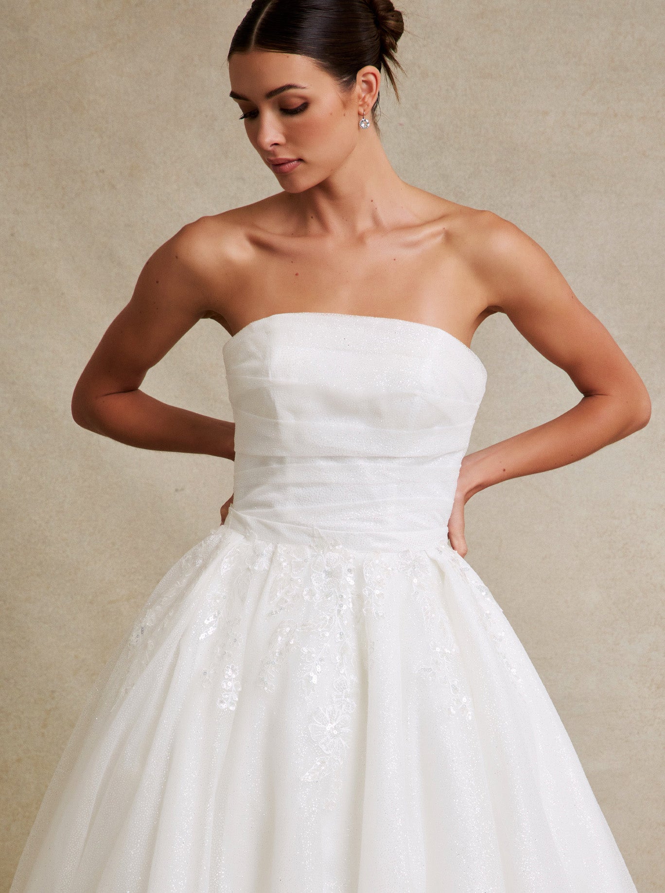 Vestido de Novia en Corte A sin Tirantes con Falda Desmontable Color Off White