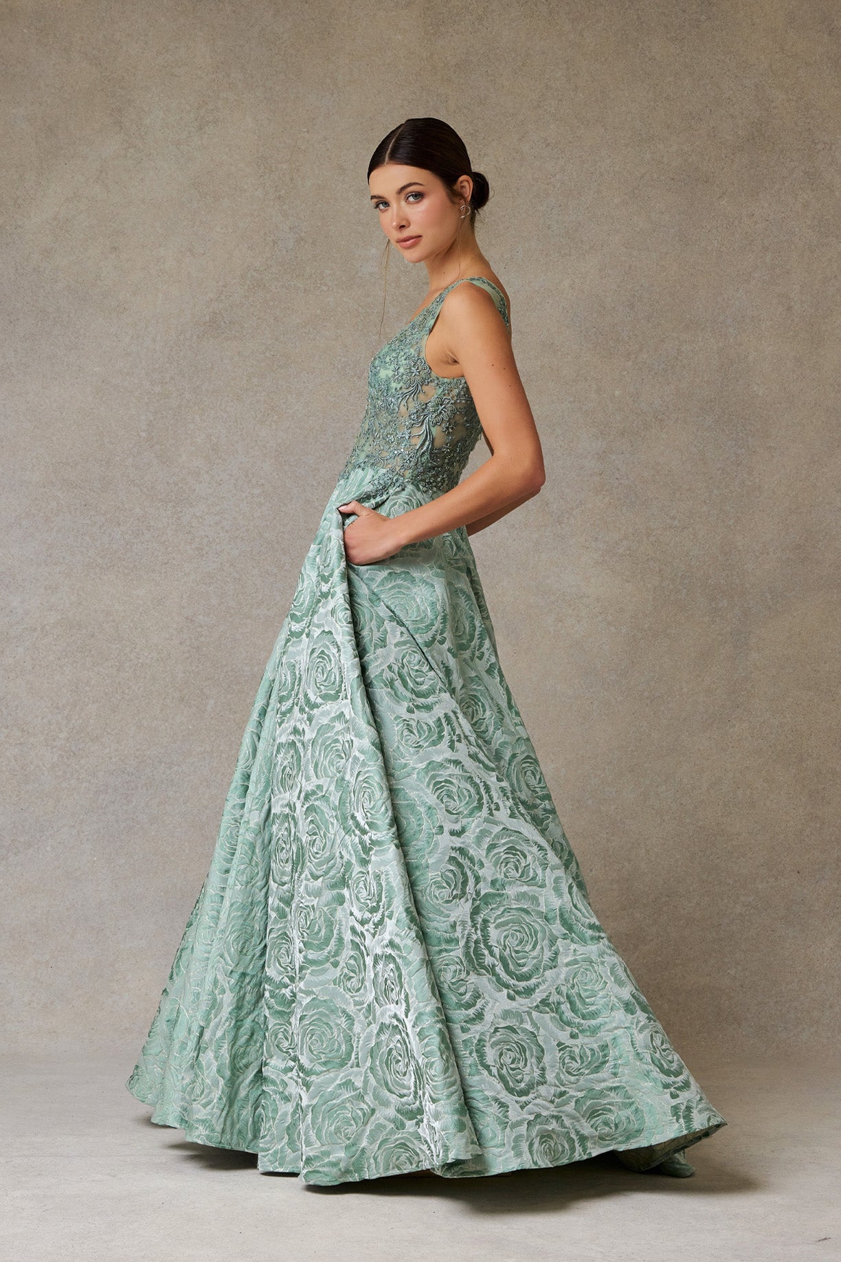 Vestidoen línea A Con Bolsos Laterales Con Detalles de Encaje Color Sage.