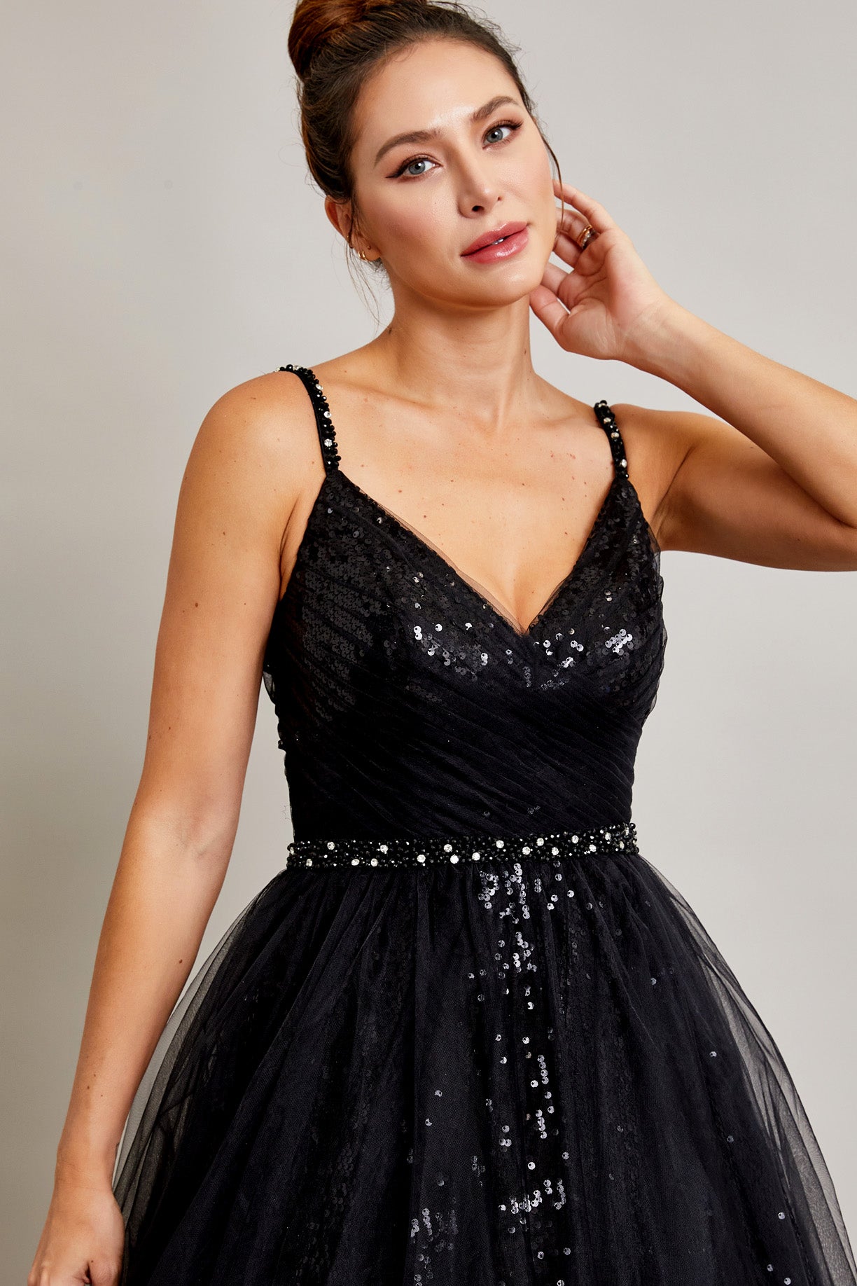 Vestido Línea A Sin Mangas y Espalda Abierta Color Black.