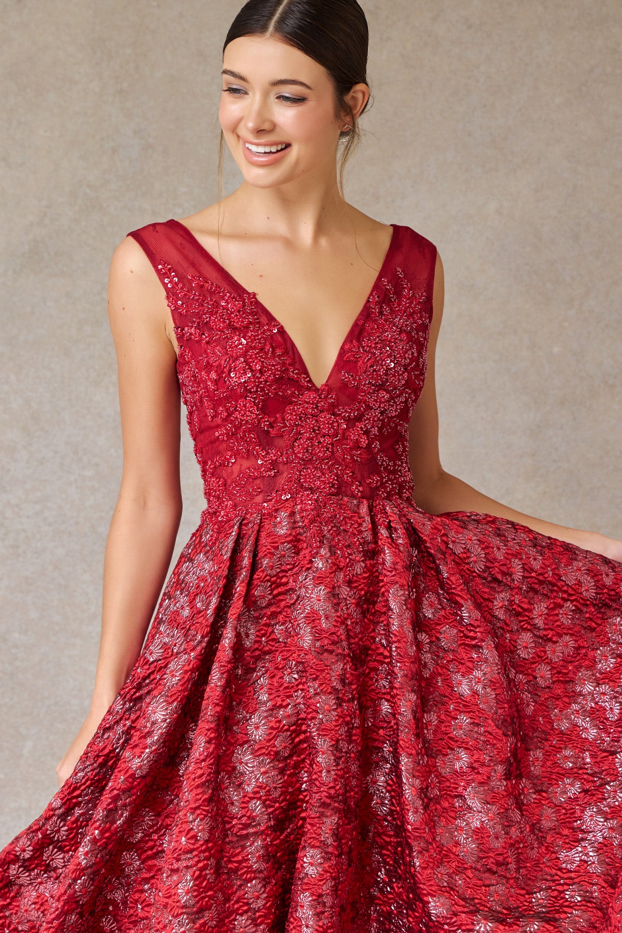 Vestido en A Bordado con Lentejuelas y Cristales, Color Burgundy