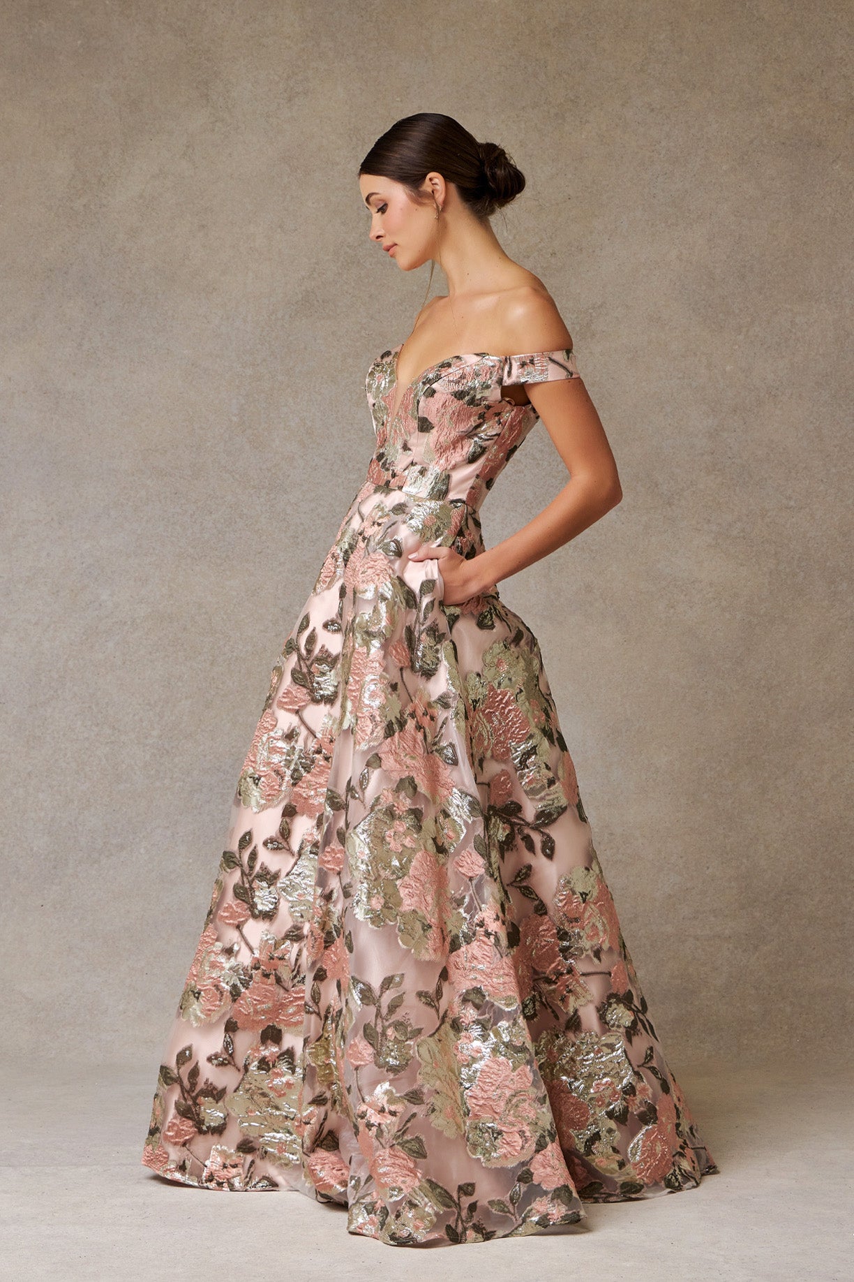 Vestido Corte en A Estampado al Hombro con Cuello en V, Color Blush Shage