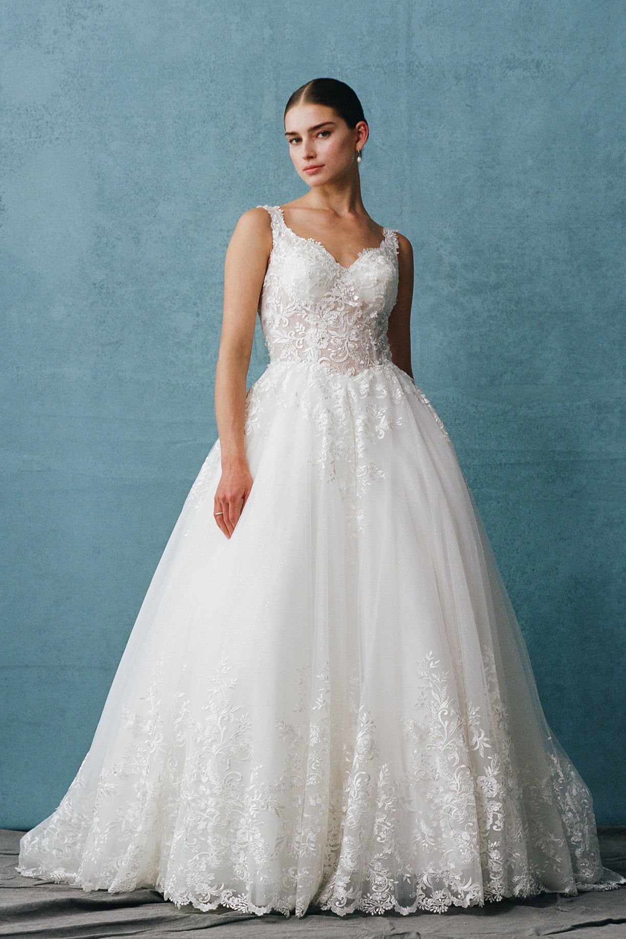 Vestido de Novia En Línea A Con Tirantes y Escote en Corazón.