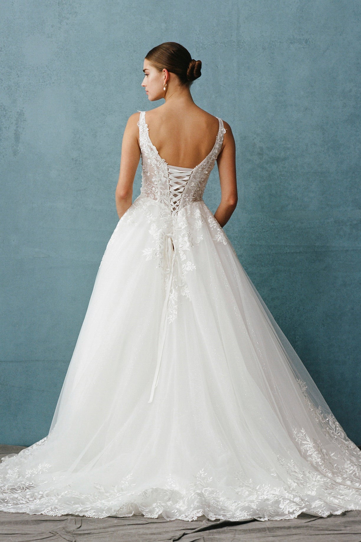 Vestido de Novia En Línea A Con Tirantes y Escote en Corazón.