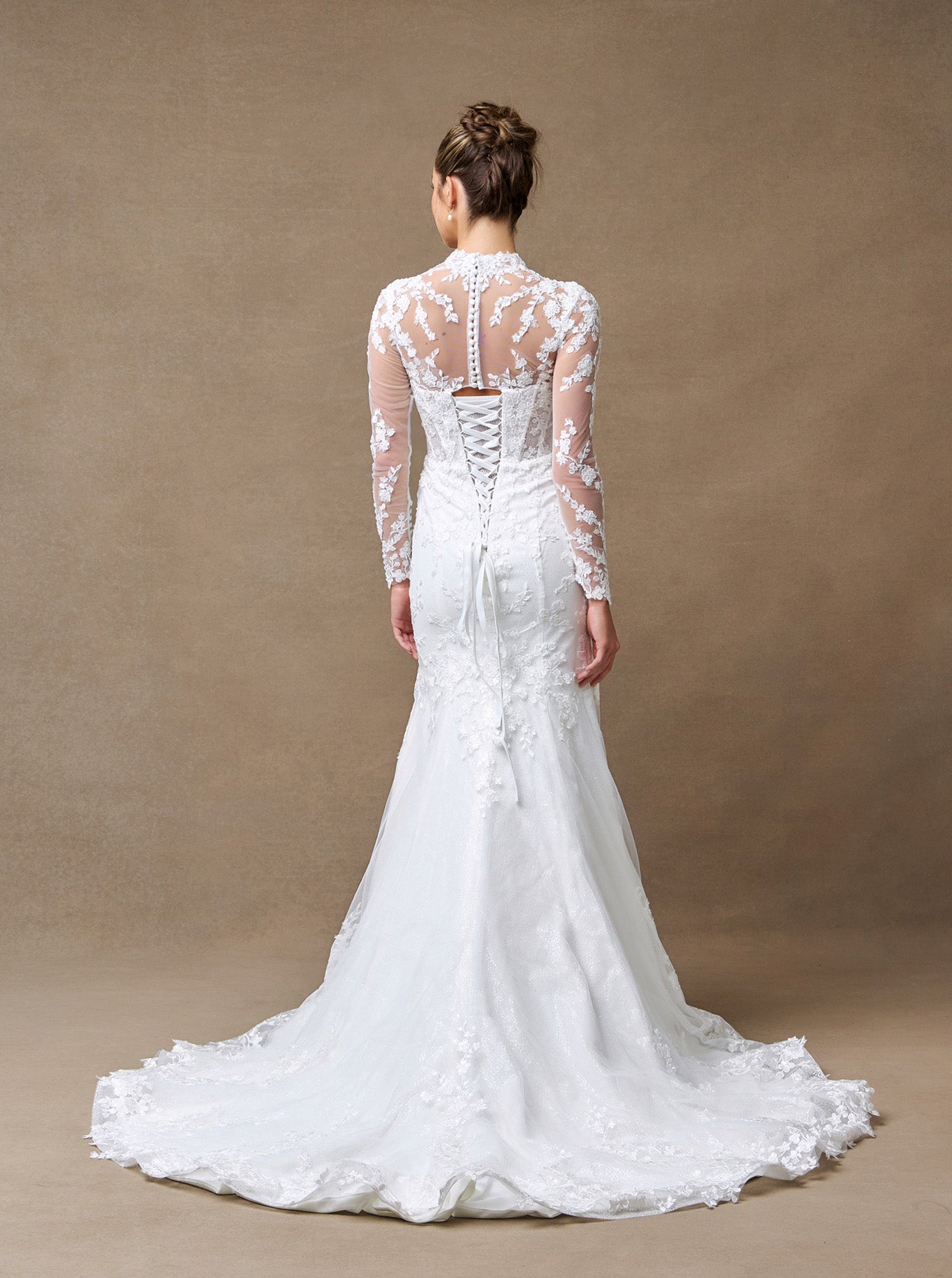 Vestido de Novia Corte Sirena de Manga Larga de Encaje Bordado, Color Off White