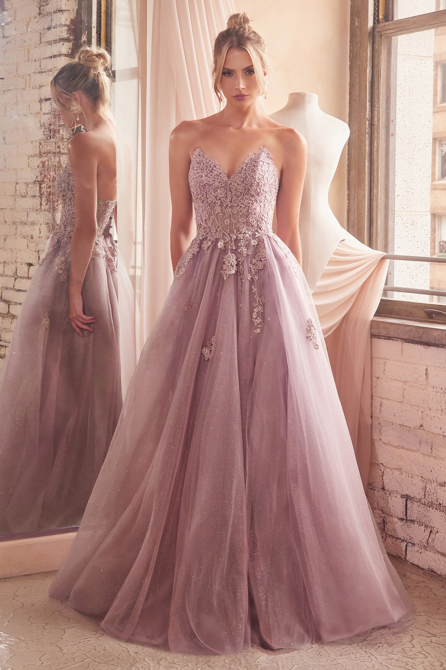 Vestido de Encaje y Tul Sin Tirantes. (Varios Colores)