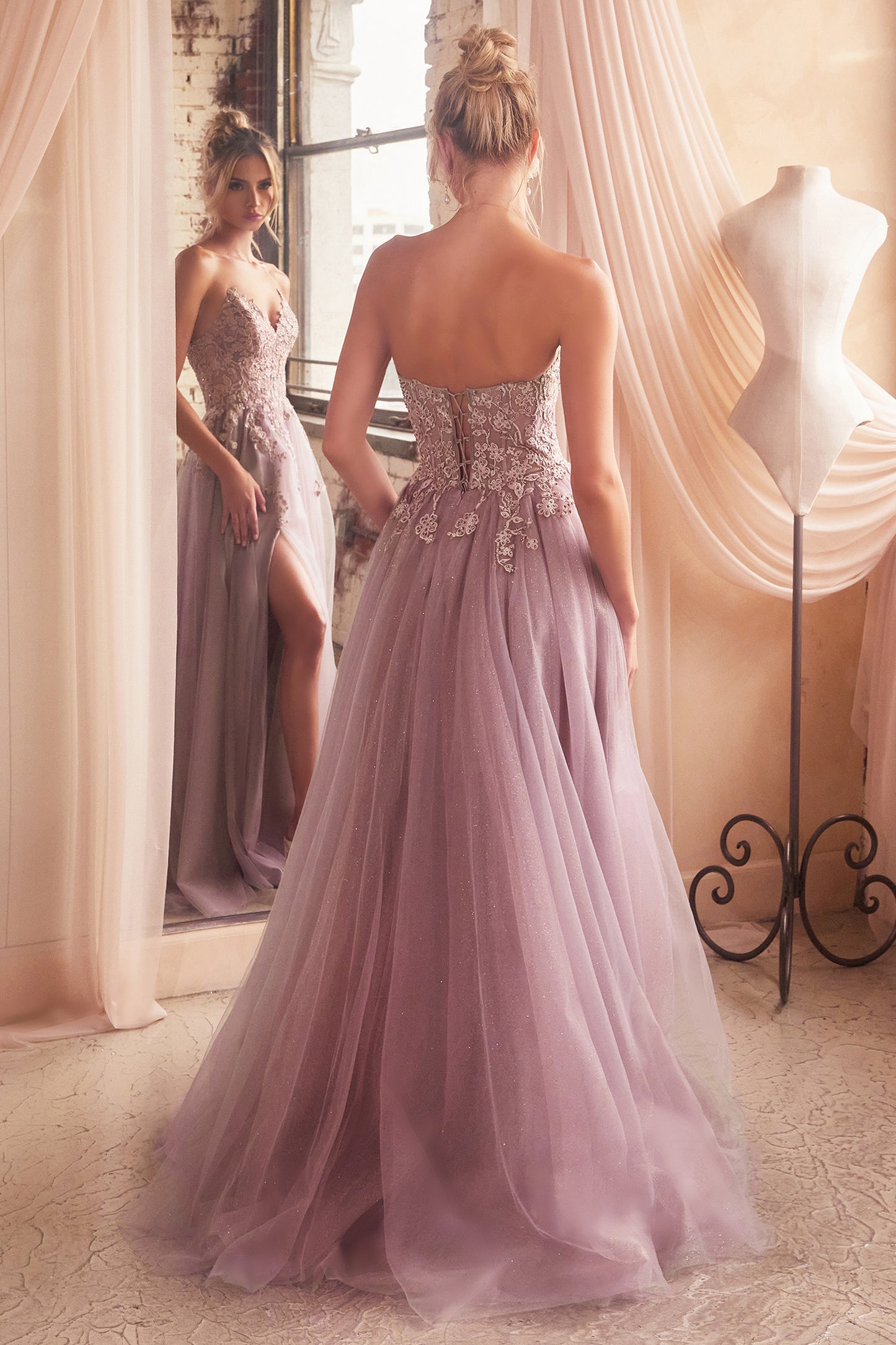 Vestido de Encaje y Tul Sin Tirantes. (Varios Colores)