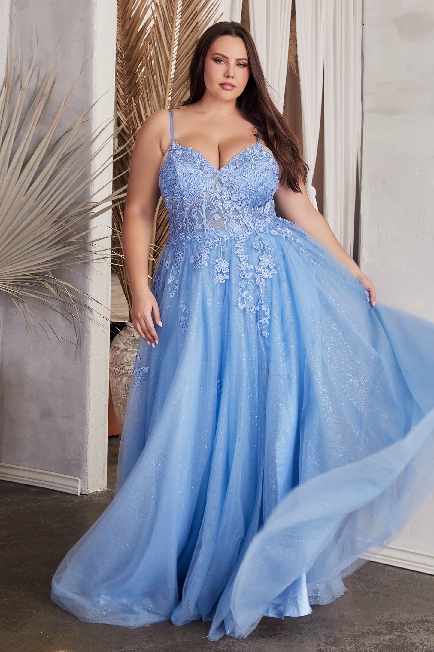 Vestido en Línea A de Encaje y Tul Curvy. (Varios Colores(