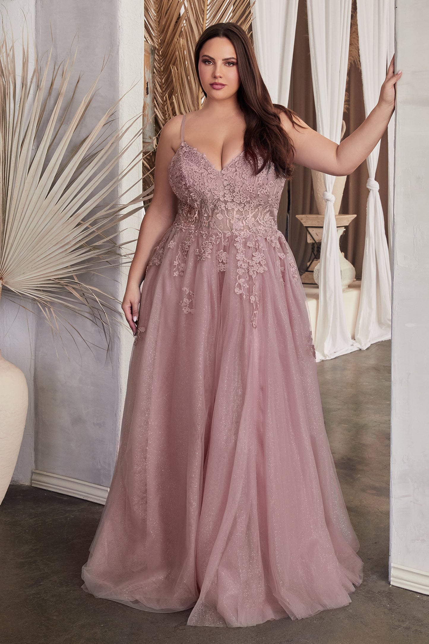 Vestido en Línea A de Encaje y Tul Curvy. (Varios Colores(