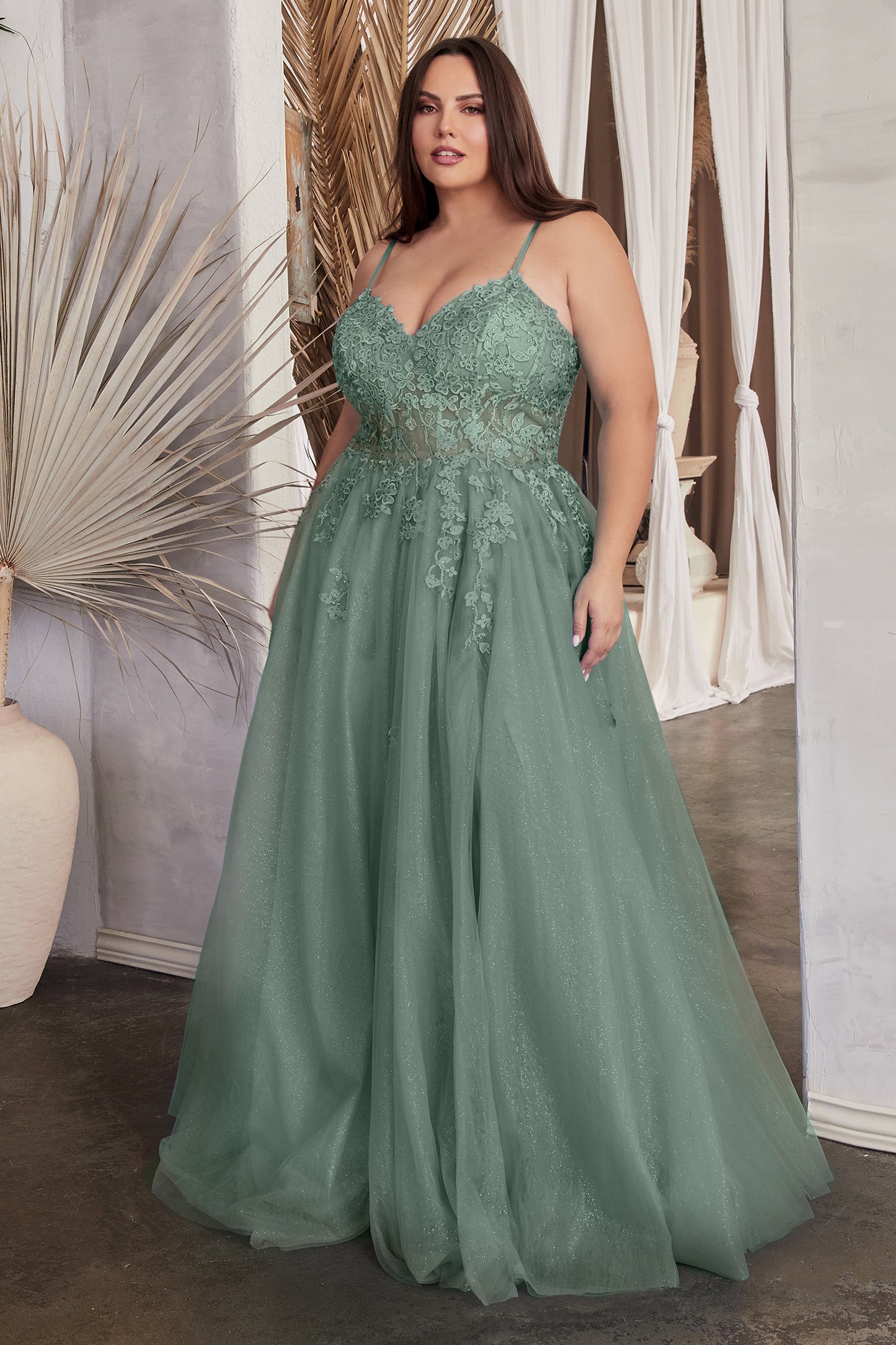 Vestido en Línea A de Encaje y Tul Curvy. (Varios Colores(