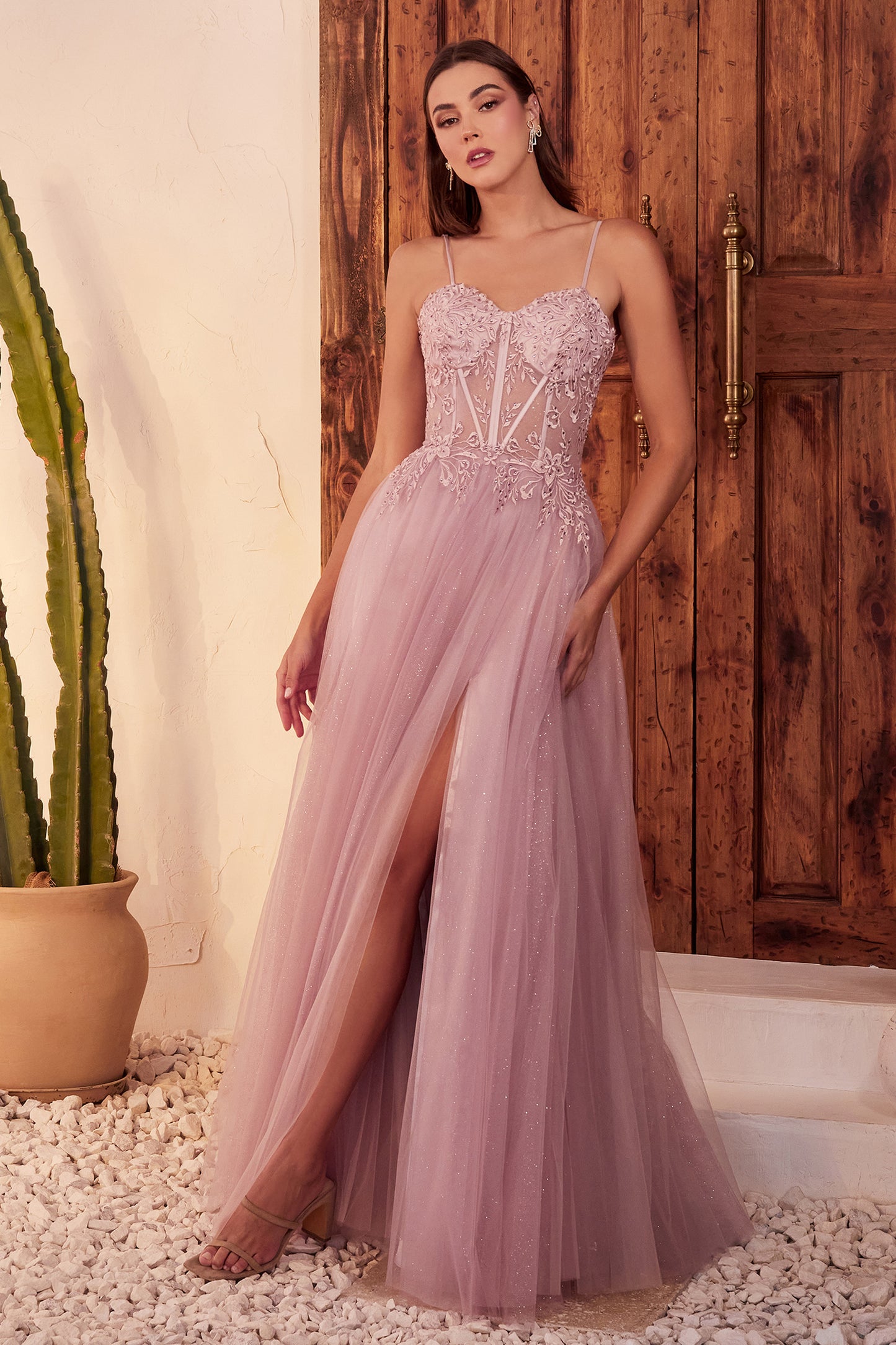 Vestido de Encaje y Ttul a Capas. (Varios Colores)