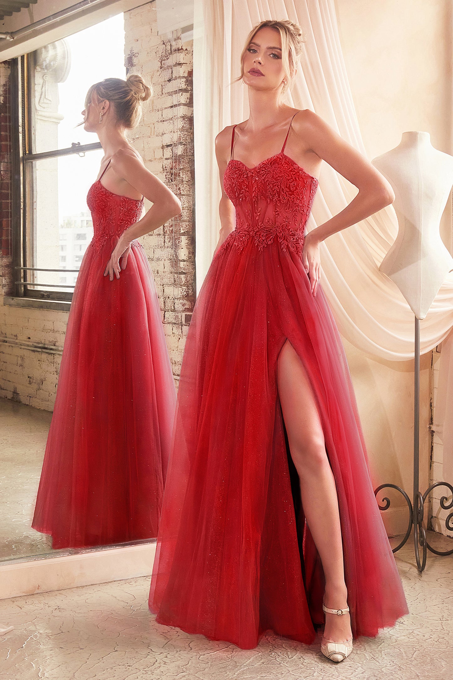 Vestido de Encaje y Ttul a Capas. (Varios Colores)