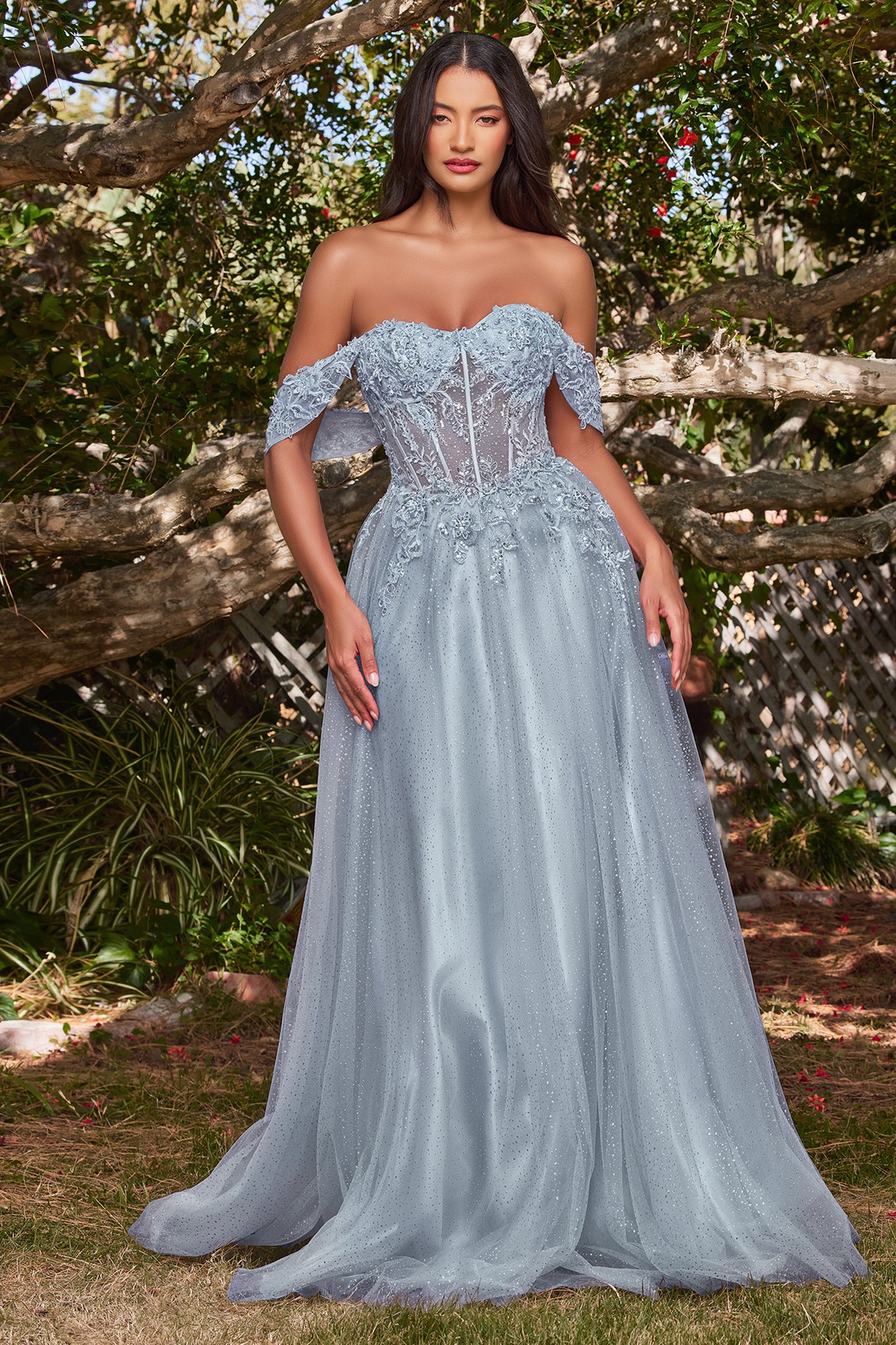 Vestido Línea A de Encaje con Hombros Abiertos. (Varios Colores)