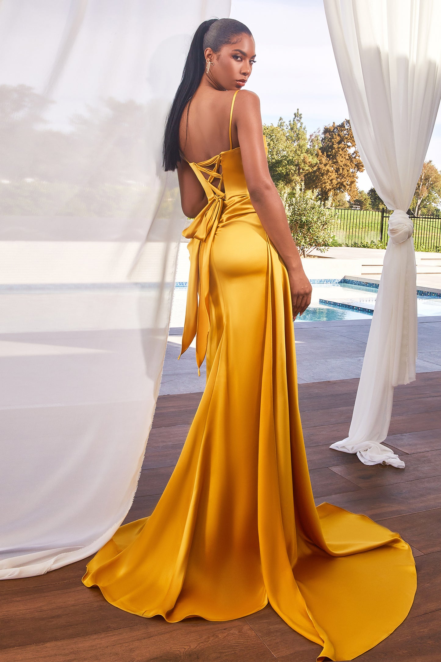Vestido de Satén Plisado con Adornos (Varios Colores)