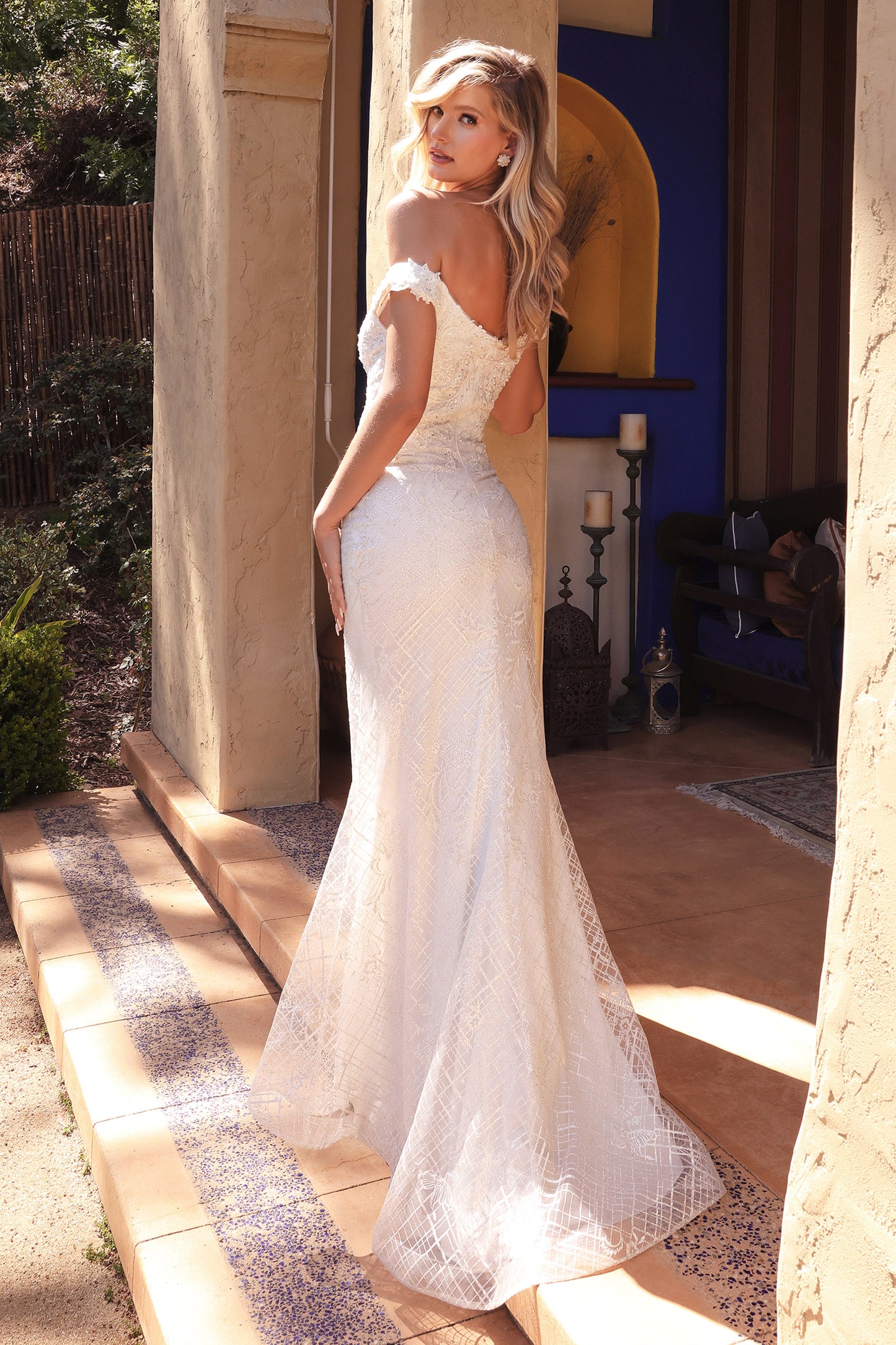 Vestido de Novia con Hombro Alto