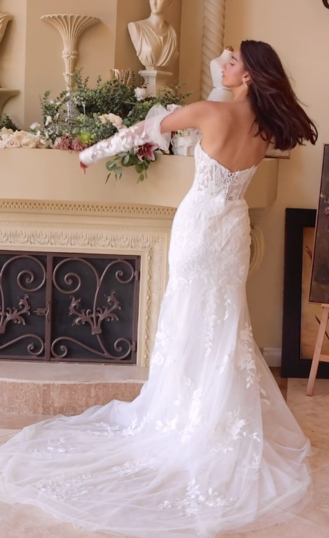 Vestido de Novia Corte Sirena sin Tirantes y Mangas Color Off White.