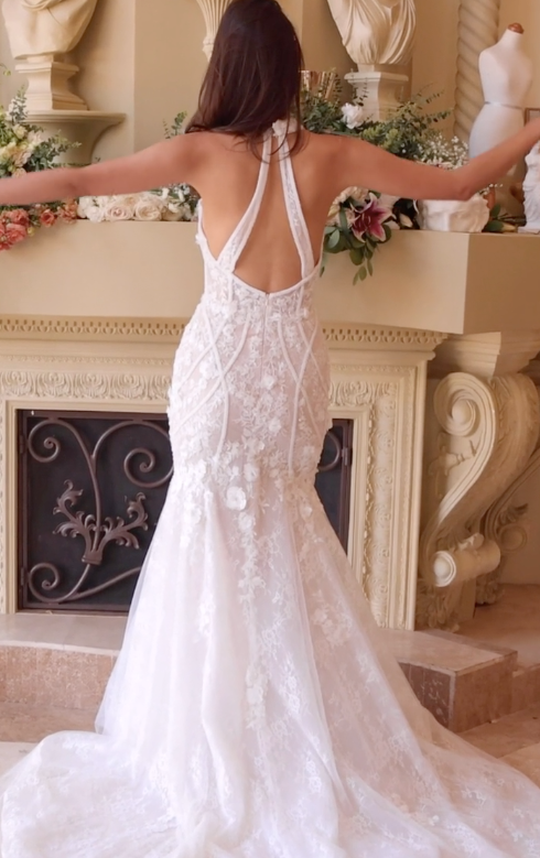 Vestido de Novia Corte Sirena con Cuello Halter de Encaje.