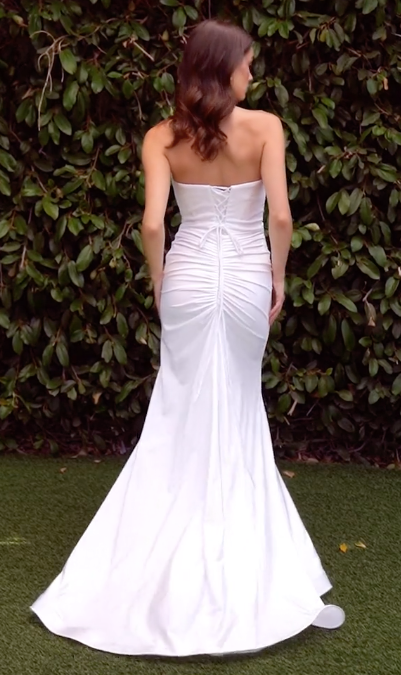 Vestido de Novia de Satén Elástico Sin Tirantes.