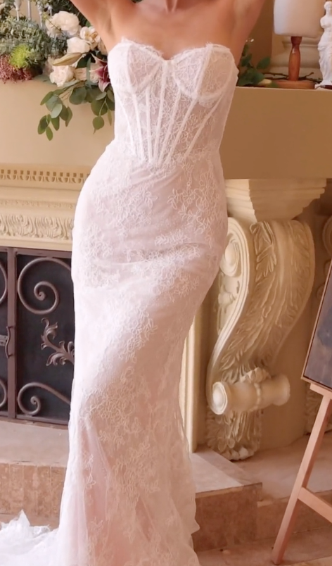 Vestido de Novia De Encaje y Sobrefalda Desmontable Color Off White-Nude.