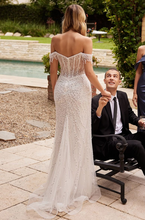 Vestido de Novia de lentejuelas sin Hombro.