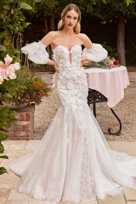 Vestido de Novia con encaje sin Tirantes.