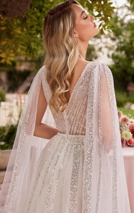 Vestido de Novia en Línea A con Mangas Largas.