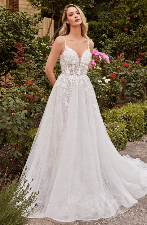 Vestido de Novia de Encaje en Capas.